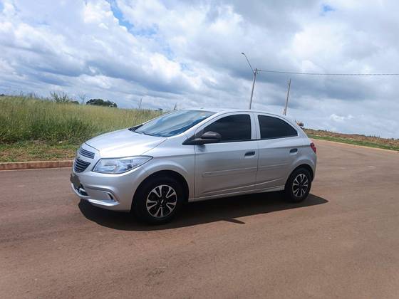 CHEVROLET ONIX 1.0 MPFI LS 8V FLEX 4P MANUAL CHEVROLET ONIX 1.0 MPFI LS 8V FLEX 4P MANUAL